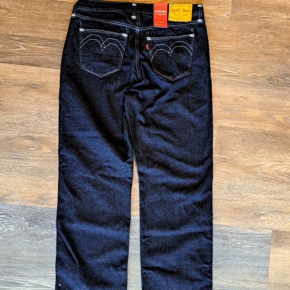 Size 32 X 30 Levi's Red Loose Straight Jeans - Picture 4 of 7
